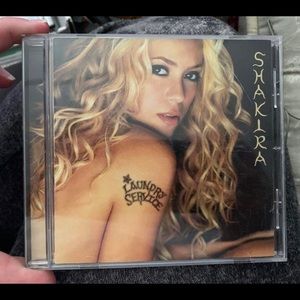 Shakira “Laundry Service” album
